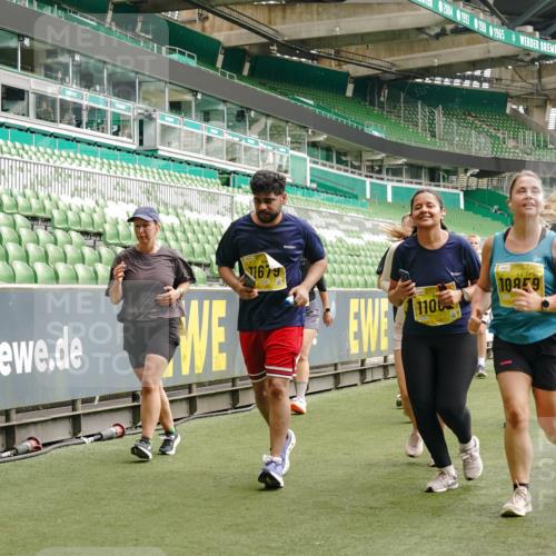 13.09.2026 - 21. swb-Marathon Bremen Michael Burmester http://msf.ph/oto/10415847 13.09.2026 10:41:51 Laufen im Stadion 10148, 10155, 10163, 10247, 10313, 10330, 10354, 10395, 10396, 10399, 10414, 10419, 10422, 10424, 10455, 10461, 10462, 10483, 10490, 10519, 10527, 10545, 10546, 10547, 10582, 10586, 10611, 10644, 10665, 10694, 10705, 10706, 10719, 10722, 10752, 10766, 10768, 10776, 10804, 10854, 10859, 10889, 10909, 10963, 10977, 11026, 11027, 11041, 11043, 11048, 11078, 11084, 11085, 11090, 11097, 11098, 11140, 11192 meine-sportfotos.de