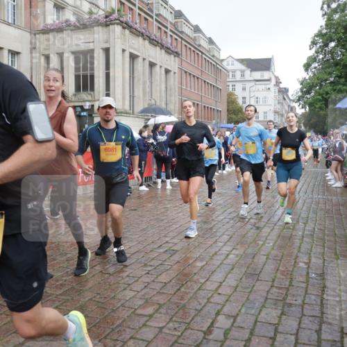 13.09.2026 - Kiel Lauf Yannick Fuchs http://msf.ph/oto/10415910 13.09.2026 10:47:54 Ziel 696, 708, 995, 1059, 2625, 3682, 3715, 4425, 4583, 4713, 5240, 5747, 6507, 6778, 6904, 6967, 7001, 7104, 8387, 9076, 9915, 10634, 11603, 11705, 11829, 12510, 12758, 335, 365, 821, 917, 1280, 1944, 2000, 2183, 2429, 3064, 3136, 3306, 3512, 3565, 3745, 4070, 4077, 4096, 4149, 4150, 4187, 4450, 4531, 4583, 5239, 5505, 5573, 5787, 5980, 6005, 6036, 6235, 6384, 6792, 6904, 6940, 6946, 6949, 6978, 6981, 7288, 7632, 8058, 9104, 10651, 11705, 11724, 12593, 960, 1644, 2097, 2253 meine-sportfotos.de