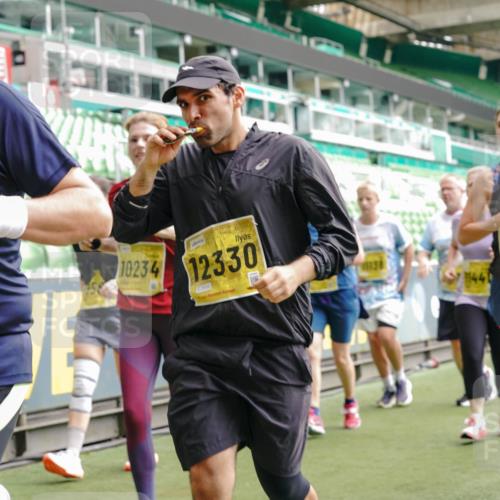 13.09.2026 - 21. swb-Marathon Bremen Michael Burmester http://msf.ph/oto/10415949 13.09.2026 10:41:56 Laufen im Stadion 10148, 10155, 10163, 10247, 10303, 10313, 10330, 10354, 10395, 10396, 10399, 10414, 10419, 10422, 10424, 10455, 10461, 10462, 10483, 10490, 10519, 10527, 10545, 10546, 10547, 10586, 10611, 10644, 10665, 10694, 10705, 10706, 10719, 10722, 10752, 10766, 10768, 10776, 10804, 10854, 10859, 10889, 10909, 10963, 10977, 11026, 11027, 11041, 11043, 11048, 11078, 11084, 11085, 11090, 11097, 11098, 11140, 11192 meine-sportfotos.de