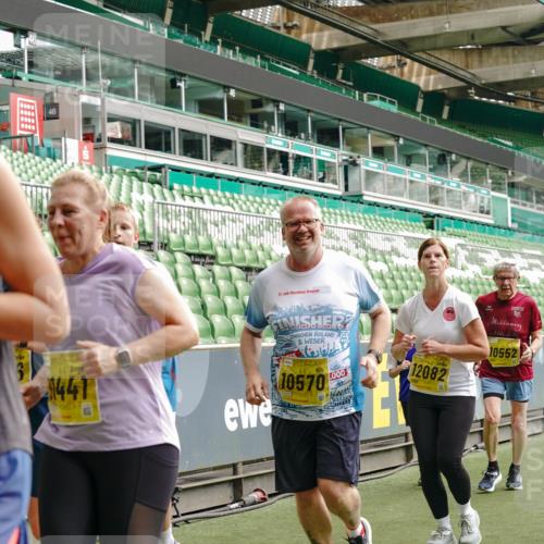 13.09.2026 - 21. swb-Marathon Bremen Michael Burmester http://msf.ph/oto/10416001 13.09.2026 10:41:58 Laufen im Stadion 10148, 10155, 10163, 10247, 10303, 10313, 10330, 10354, 10395, 10396, 10399, 10414, 10419, 10422, 10424, 10455, 10461, 10462, 10483, 10490, 10491, 10519, 10527, 10545, 10546, 10547, 10586, 10611, 10644, 10665, 10694, 10705, 10706, 10719, 10722, 10752, 10766, 10768, 10776, 10804, 10854, 10859, 10880, 10889, 10909, 10963, 10977, 11026, 11027, 11041, 11043, 11048, 11078, 11084, 11085, 11090, 11097, 11098, 11140, 11192 meine-sportfotos.de