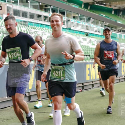 13.09.2026 - 21. swb-Marathon Bremen Michael Burmester http://msf.ph/oto/10416105 13.09.2026 12:58:15 Laufen im Stadion 141, 148, 226, 334, 511, 672, 769, 776, 789, 790, 857, 909, 972, 1010, 1119, 1191, 1199, 1254, 1281, 1535, 1642, 1647, 1752, 1809, 1881, 1900, 1931, 1933, 2046, 2051, 2075, 2324, 2343, 2367, 2371, 2397, 2402, 2423, 2425, 2493, 2577, 2640, 2771, 2807, 2885, 2903, 2904, 3021, 3051, 3078, 3098, 3120, 3138, 3148, 3182, 3186, 3233, 3319, 3338, 3435, 3450, 3458, 3514, 3534, 3560, 3634, 3655, 3685, 3690, 3695, 3760, 3866, 3933, 3934, 3939, 4101, 4316, 4319, 205 meine-sportfotos.de