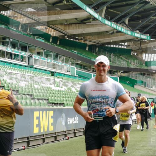 13.09.2026 - 21. swb-Marathon Bremen Michael Burmester http://msf.ph/oto/10416125 13.09.2026 10:42:02 Laufen im Stadion 10148, 10155, 10163, 10247, 10303, 10313, 10330, 10354, 10395, 10396, 10399, 10414, 10419, 10422, 10461, 10462, 10483, 10490, 10491, 10519, 10527, 10545, 10546, 10547, 10557, 10586, 10611, 10644, 10665, 10694, 10705, 10706, 10719, 10722, 10752, 10766, 10768, 10773, 10776, 10784, 10804, 10805, 10854, 10859, 10880, 10889, 10909, 10963, 10977, 11026, 11027, 11041, 11043, 11048, 11078, 11084, 11085, 11090, 11097, 11098, 11140, 11192 meine-sportfotos.de