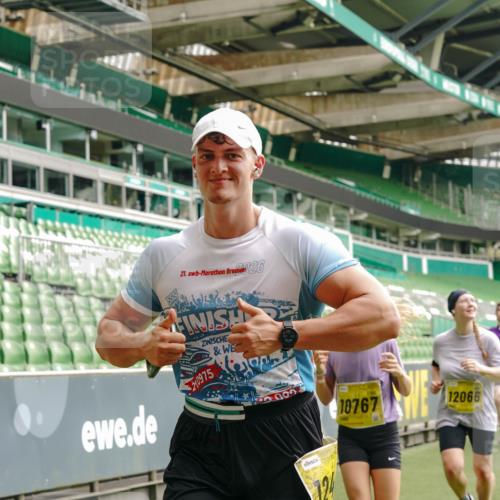 13.09.2026 - 21. swb-Marathon Bremen Michael Burmester http://msf.ph/oto/10416142 13.09.2026 10:42:02 Laufen im Stadion 10148, 10155, 10163, 10247, 10303, 10313, 10330, 10354, 10395, 10396, 10399, 10414, 10419, 10422, 10461, 10462, 10483, 10490, 10491, 10519, 10527, 10545, 10546, 10547, 10557, 10586, 10611, 10644, 10665, 10694, 10705, 10706, 10719, 10722, 10752, 10766, 10768, 10773, 10776, 10784, 10804, 10805, 10854, 10859, 10880, 10889, 10909, 10963, 10977, 11026, 11027, 11041, 11043, 11048, 11078, 11084, 11085, 11090, 11097, 11098, 11140, 11192 meine-sportfotos.de