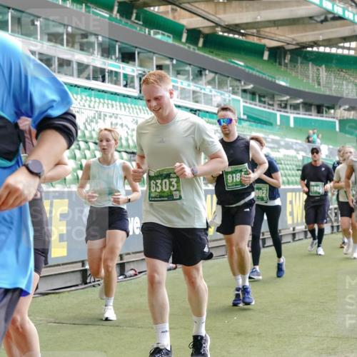 13.09.2026 - 21. swb-Marathon Bremen Michael Burmester http://msf.ph/oto/10416162 13.09.2026 13:19:38 Laufen im Stadion 333, 464, 486, 512, 546, 921, 938, 1066, 1129, 1156, 1409, 1431, 1446, 1506, 1697, 1756, 1765, 1815, 1916, 2010, 2028, 2064, 2123, 2137, 2224, 2240, 2294, 2315, 2349, 2453, 2501, 2533, 2557, 2563, 2614, 2622, 2626, 2689, 2694, 2695, 2702, 2703, 2722, 2756, 2786, 2843, 2845, 2857, 2879, 2944, 2983, 2999, 3017, 3018, 3031, 3035, 3037, 3046, 3059, 3072, 3096, 3100, 3116, 3139, 3189, 3198, 3243, 3263, 3264, 3285, 3287, 3310, 3315, 3619, 3740, 3879, 4478 meine-sportfotos.de
