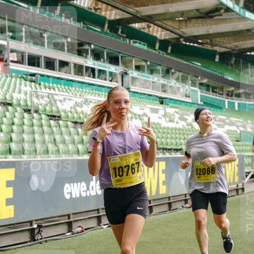 13.09.2026 - 21. swb-Marathon Bremen Michael Burmester http://msf.ph/oto/10416167 13.09.2026 10:42:03 Laufen im Stadion 10148, 10155, 10163, 10247, 10303, 10313, 10330, 10354, 10395, 10396, 10399, 10414, 10419, 10422, 10461, 10462, 10483, 10490, 10491, 10519, 10527, 10545, 10546, 10547, 10557, 10586, 10611, 10644, 10665, 10694, 10705, 10706, 10719, 10722, 10752, 10766, 10768, 10773, 10776, 10784, 10804, 10805, 10854, 10859, 10880, 10889, 10909, 10963, 10977, 11026, 11027, 11041, 11043, 11048, 11078, 11084, 11085, 11090, 11097, 11098, 11140, 11192 meine-sportfotos.de