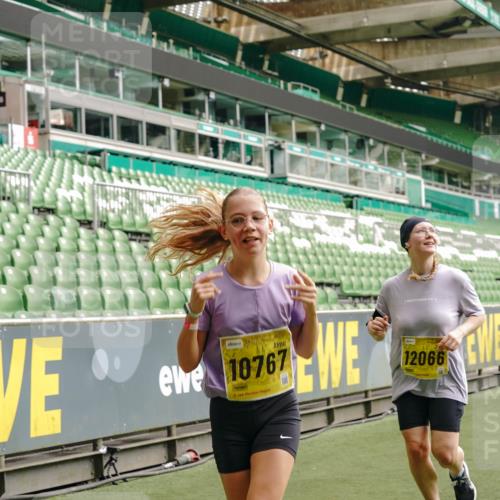 13.09.2026 - 21. swb-Marathon Bremen Michael Burmester http://msf.ph/oto/10416176 13.09.2026 10:42:04 Laufen im Stadion 10148, 10155, 10163, 10247, 10303, 10313, 10330, 10354, 10395, 10396, 10399, 10414, 10419, 10422, 10461, 10462, 10483, 10490, 10491, 10519, 10527, 10545, 10546, 10547, 10557, 10586, 10611, 10644, 10665, 10694, 10705, 10706, 10719, 10722, 10752, 10766, 10768, 10773, 10776, 10784, 10804, 10805, 10854, 10859, 10880, 10889, 10909, 10963, 10977, 11026, 11027, 11041, 11043, 11048, 11078, 11084, 11085, 11090, 11097, 11098, 11140, 11192 meine-sportfotos.de