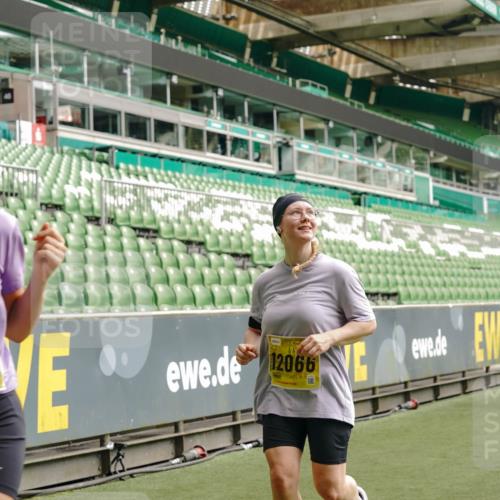 13.09.2026 - 21. swb-Marathon Bremen Michael Burmester http://msf.ph/oto/10416200 13.09.2026 10:42:04 Laufen im Stadion 10148, 10155, 10163, 10247, 10303, 10313, 10330, 10354, 10395, 10396, 10399, 10414, 10419, 10422, 10461, 10462, 10483, 10490, 10491, 10519, 10527, 10545, 10546, 10547, 10557, 10586, 10611, 10644, 10665, 10694, 10705, 10706, 10719, 10722, 10752, 10766, 10768, 10773, 10776, 10784, 10804, 10805, 10854, 10859, 10880, 10889, 10909, 10963, 10977, 11026, 11027, 11041, 11043, 11048, 11078, 11084, 11085, 11090, 11097, 11098, 11140, 11192 meine-sportfotos.de