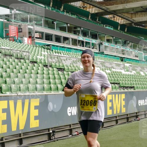 13.09.2026 - 21. swb-Marathon Bremen Michael Burmester http://msf.ph/oto/10416218 13.09.2026 10:42:04 Laufen im Stadion 10148, 10155, 10163, 10247, 10303, 10313, 10330, 10354, 10395, 10396, 10399, 10414, 10419, 10422, 10461, 10462, 10483, 10490, 10491, 10519, 10527, 10545, 10546, 10547, 10557, 10586, 10611, 10644, 10665, 10694, 10705, 10706, 10719, 10722, 10752, 10766, 10768, 10773, 10776, 10784, 10804, 10805, 10854, 10859, 10880, 10889, 10909, 10963, 10977, 11026, 11027, 11041, 11043, 11048, 11078, 11084, 11085, 11090, 11097, 11098, 11140, 11192 meine-sportfotos.de