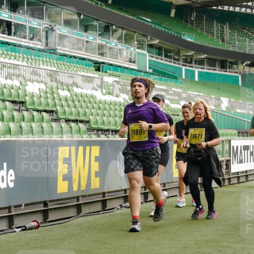13.09.2026 - 21. swb-Marathon Bremen Michael Burmester http://msf.ph/oto/10416229 13.09.2026 10:42:06 Laufen im Stadion 10148, 10155, 10163, 10247, 10303, 10313, 10330, 10354, 10361, 10362, 10395, 10396, 10399, 10414, 10419, 10422, 10461, 10462, 10483, 10490, 10491, 10519, 10527, 10545, 10546, 10547, 10557, 10586, 10611, 10644, 10665, 10694, 10705, 10706, 10719, 10722, 10752, 10766, 10768, 10773, 10776, 10784, 10804, 10805, 10854, 10859, 10880, 10889, 10909, 10963, 10977, 11026, 11027, 11041, 11043, 11048, 11078, 11084, 11085, 11090, 11097, 11098, 11140, 11173, 11192 meine-sportfotos.de