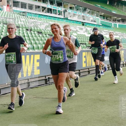 13.09.2026 - 21. swb-Marathon Bremen Michael Burmester http://msf.ph/oto/10416244 13.09.2026 12:58:19 Laufen im Stadion 141, 148, 191, 226, 334, 511, 672, 776, 789, 790, 857, 909, 972, 1010, 1119, 1191, 1199, 1254, 1281, 1535, 1642, 1647, 1752, 1809, 1881, 1900, 1931, 1933, 2046, 2051, 2075, 2324, 2343, 2367, 2371, 2397, 2402, 2423, 2425, 2493, 2577, 2640, 2771, 2807, 2827, 2885, 2903, 2904, 2979, 3021, 3051, 3078, 3098, 3120, 3138, 3148, 3182, 3186, 3233, 3319, 3338, 3435, 3450, 3514, 3534, 3560, 3634, 3655, 3685, 3690, 3695, 3760, 3866, 3933, 3934, 3939, 4101, 4316, 4319, 205 meine-sportfotos.de