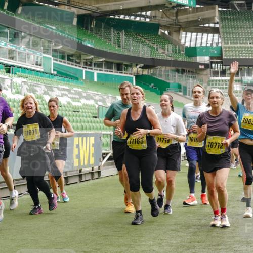 13.09.2026 - 21. swb-Marathon Bremen Michael Burmester http://msf.ph/oto/10416258 13.09.2026 10:42:07 Laufen im Stadion 10148, 10155, 10163, 10247, 10303, 10313, 10330, 10354, 10361, 10362, 10395, 10396, 10399, 10414, 10419, 10422, 10461, 10462, 10483, 10490, 10491, 10519, 10527, 10545, 10546, 10547, 10557, 10586, 10611, 10644, 10665, 10694, 10705, 10706, 10719, 10722, 10752, 10766, 10768, 10773, 10776, 10784, 10804, 10805, 10854, 10859, 10880, 10889, 10909, 10963, 10977, 11026, 11027, 11041, 11043, 11048, 11078, 11084, 11085, 11090, 11097, 11098, 11140, 11173, 11192 meine-sportfotos.de