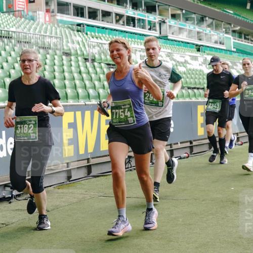 13.09.2026 - 21. swb-Marathon Bremen Michael Burmester http://msf.ph/oto/10416263 13.09.2026 12:58:20 Laufen im Stadion 141, 148, 191, 226, 334, 511, 672, 776, 789, 790, 857, 909, 972, 1010, 1119, 1191, 1199, 1254, 1281, 1535, 1642, 1647, 1752, 1809, 1881, 1900, 1931, 1933, 2046, 2051, 2075, 2210, 2324, 2343, 2367, 2371, 2397, 2402, 2423, 2425, 2493, 2577, 2640, 2771, 2807, 2827, 2885, 2903, 2904, 2979, 3021, 3051, 3078, 3098, 3120, 3138, 3148, 3182, 3186, 3233, 3319, 3338, 3435, 3450, 3514, 3534, 3560, 3634, 3655, 3685, 3690, 3695, 3760, 3866, 3933, 3934, 3939, 4101, 4316, 4319, 205 meine-sportfotos.de