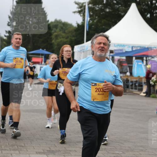 13.09.2026 - Kiel Lauf Andreas Tolksdorf http://msf.ph/oto/10416281 13.09.2026 10:07:09 Kiellinie 2175, 2176, 10101, 799, 203 meine-sportfotos.de