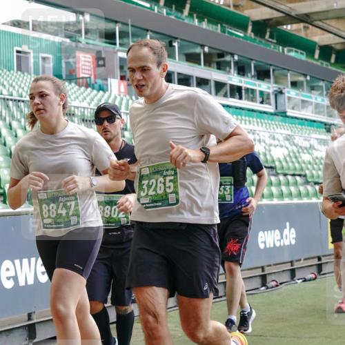13.09.2026 - 21. swb-Marathon Bremen Michael Burmester http://msf.ph/oto/10416348 13.09.2026 13:19:43 Laufen im Stadion 333, 464, 486, 512, 546, 921, 938, 1066, 1129, 1156, 1409, 1431, 1446, 1506, 1697, 1756, 1765, 1815, 1916, 2010, 2028, 2064, 2137, 2224, 2240, 2294, 2315, 2349, 2453, 2501, 2533, 2557, 2563, 2614, 2622, 2626, 2689, 2694, 2695, 2702, 2703, 2722, 2756, 2786, 2843, 2845, 2857, 2879, 2944, 2983, 2999, 3017, 3018, 3031, 3035, 3036, 3037, 3046, 3059, 3072, 3096, 3100, 3116, 3139, 3189, 3198, 3243, 3263, 3264, 3285, 3287, 3310, 3315, 3619, 3879, 4478 meine-sportfotos.de