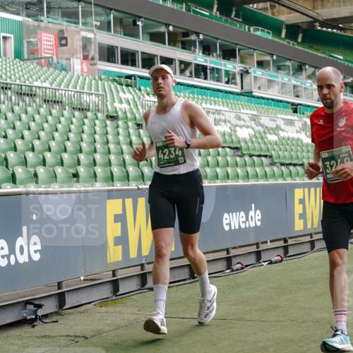 13.09.2026 - 21. swb-Marathon Bremen Michael Burmester http://msf.ph/oto/10416419 13.09.2026 12:58:24 Laufen im Stadion 141, 148, 191, 226, 334, 511, 672, 776, 789, 790, 909, 972, 1010, 1119, 1191, 1199, 1254, 1281, 1535, 1642, 1647, 1752, 1809, 1881, 1900, 1931, 1933, 2046, 2051, 2075, 2210, 2324, 2343, 2367, 2371, 2397, 2402, 2423, 2425, 2493, 2577, 2640, 2771, 2807, 2827, 2885, 2903, 2904, 2979, 3021, 3051, 3078, 3098, 3120, 3138, 3148, 3182, 3186, 3233, 3319, 3338, 3435, 3450, 3514, 3516, 3534, 3560, 3634, 3655, 3685, 3690, 3695, 3760, 3866, 3933, 3934, 3939, 4101, 4316, 4319, 205 meine-sportfotos.de
