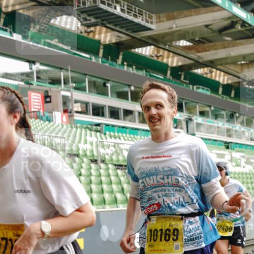 13.09.2026 - 21. swb-Marathon Bremen Michael Burmester http://msf.ph/oto/10416424 13.09.2026 10:42:11 Laufen im Stadion 10148, 10155, 10163, 10247, 10303, 10313, 10330, 10354, 10361, 10362, 10395, 10396, 10399, 10414, 10419, 10422, 10461, 10462, 10483, 10490, 10491, 10519, 10527, 10545, 10546, 10547, 10557, 10586, 10611, 10644, 10665, 10694, 10705, 10706, 10719, 10722, 10752, 10766, 10768, 10773, 10776, 10784, 10804, 10805, 10854, 10859, 10880, 10889, 10909, 10963, 10977, 11026, 11027, 11041, 11043, 11048, 11078, 11084, 11085, 11090, 11097, 11098, 11140, 11173, 11192 meine-sportfotos.de