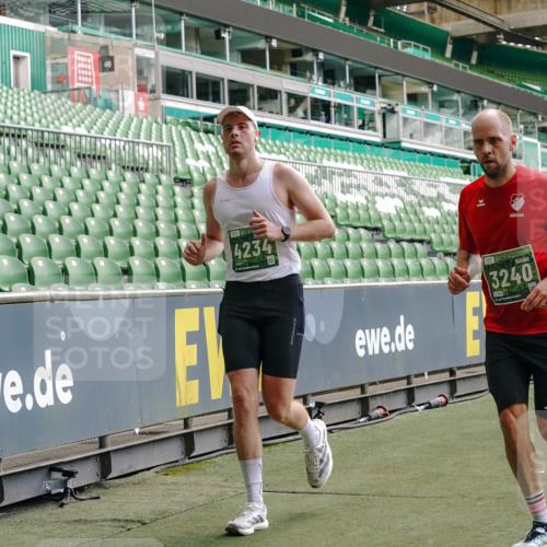 13.09.2026 - 21. swb-Marathon Bremen Michael Burmester http://msf.ph/oto/10416431 13.09.2026 12:58:24 Laufen im Stadion 141, 148, 191, 226, 334, 511, 672, 776, 789, 790, 909, 972, 1010, 1119, 1191, 1199, 1254, 1281, 1535, 1642, 1647, 1752, 1809, 1881, 1900, 1931, 1933, 2046, 2051, 2075, 2210, 2324, 2343, 2367, 2371, 2397, 2402, 2423, 2425, 2493, 2577, 2640, 2771, 2807, 2827, 2885, 2903, 2904, 2979, 3021, 3051, 3078, 3098, 3120, 3138, 3148, 3182, 3186, 3233, 3319, 3338, 3435, 3450, 3514, 3516, 3534, 3560, 3634, 3655, 3685, 3690, 3695, 3760, 3866, 3933, 3934, 3939, 4101, 4316, 4319, 205 meine-sportfotos.de