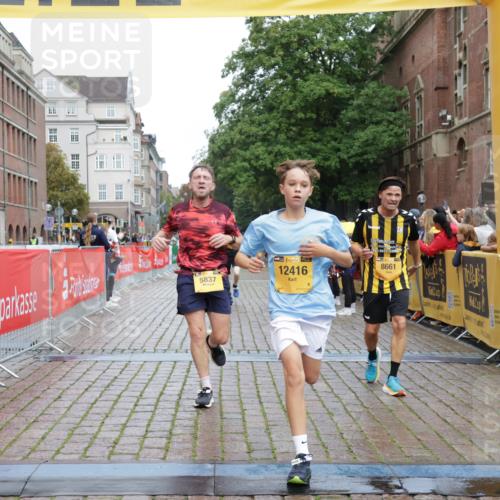 13.09.2026 - Kiel Lauf Yannick Fuchs http://msf.ph/oto/10416521 13.09.2026 09:37:29 Ziel 2417, 4737, 5837, 7050, 7827, 8661, 9696, 10220, 10778, 12416, 999, 2455, 3174, 3481, 3900, 7855, 8658, 2057, 2720, 4252, 4790, 9518, 10656 meine-sportfotos.de