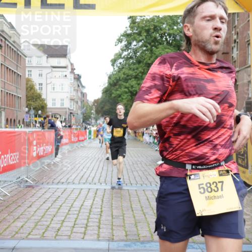 13.09.2026 - Kiel Lauf Yannick Fuchs http://msf.ph/oto/10416539 13.09.2026 09:37:30 Ziel 2417, 4737, 5837, 7050, 7827, 8661, 9696, 10220, 10656, 10778, 12416, 999, 2455, 3174, 3481, 3900, 4737, 7855, 8658, 2057, 2720, 4252, 4790, 9518 meine-sportfotos.de