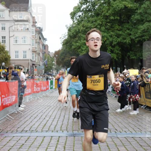 13.09.2026 - Kiel Lauf Yannick Fuchs http://msf.ph/oto/10416542 13.09.2026 09:37:32 Ziel 2417, 5837, 7050, 7827, 8661, 10220, 10656, 10778, 12416, 999, 2455, 3174, 3481, 3900, 4737, 7855, 8658, 9696, 2057, 2221, 2720, 4252, 4790, 9518, 2455, 3900 meine-sportfotos.de