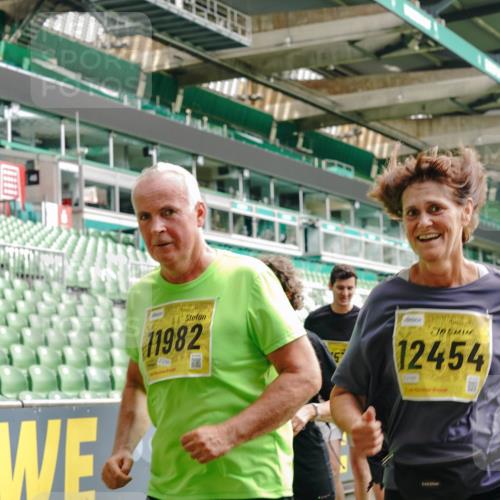 13.09.2026 - 21. swb-Marathon Bremen Michael Burmester http://msf.ph/oto/10416553 13.09.2026 10:42:16 Laufen im Stadion 10148, 10155, 10163, 10247, 10303, 10313, 10330, 10361, 10362, 10395, 10396, 10399, 10414, 10419, 10422, 10461, 10462, 10483, 10490, 10491, 10519, 10527, 10546, 10547, 10557, 10572, 10586, 10644, 10665, 10705, 10706, 10719, 10722, 10752, 10766, 10768, 10773, 10776, 10784, 10804, 10805, 10854, 10859, 10880, 10889, 10909, 10963, 10977, 11026, 11027, 11041, 11043, 11048, 11078, 11084, 11085, 11090, 11097, 11098, 11140, 11173, 11192, 11274 meine-sportfotos.de