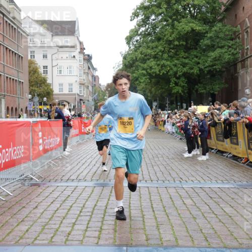13.09.2026 - Kiel Lauf Yannick Fuchs http://msf.ph/oto/10416566 13.09.2026 09:37:33 Ziel 2417, 5837, 7050, 7827, 8661, 10220, 10656, 10778, 12416, 999, 2455, 3174, 3481, 3900, 4737, 7855, 8658, 9696, 2057, 2221, 2638, 2720, 4252, 4790, 9518, 2455, 3900 meine-sportfotos.de