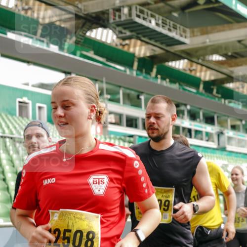 13.09.2026 - 21. swb-Marathon Bremen Michael Burmester http://msf.ph/oto/10416639 13.09.2026 10:42:18 Laufen im Stadion 10148, 10155, 10163, 10247, 10303, 10313, 10330, 10361, 10362, 10395, 10396, 10399, 10414, 10419, 10422, 10461, 10462, 10483, 10490, 10491, 10519, 10527, 10546, 10547, 10557, 10572, 10586, 10644, 10665, 10705, 10706, 10719, 10722, 10752, 10766, 10768, 10773, 10776, 10784, 10804, 10805, 10854, 10859, 10880, 10889, 10909, 10963, 10977, 11026, 11027, 11041, 11043, 11048, 11078, 11084, 11085, 11090, 11097, 11098, 11140, 11173, 11192, 11274 meine-sportfotos.de