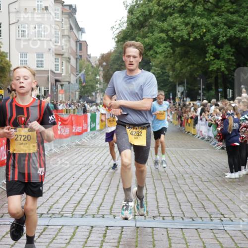 13.09.2026 - Kiel Lauf Yannick Fuchs http://msf.ph/oto/10416658 13.09.2026 09:37:42 Ziel 2057, 2720, 4252, 4790, 7827, 9518, 10656, 10778, 999, 2417, 3174, 3481, 4737, 5837, 7050, 8658, 8661, 9696, 10220, 10778, 12416, 2221, 2638, 2854, 4089, 5930, 7723, 8702, 10444, 10690, 7855 meine-sportfotos.de