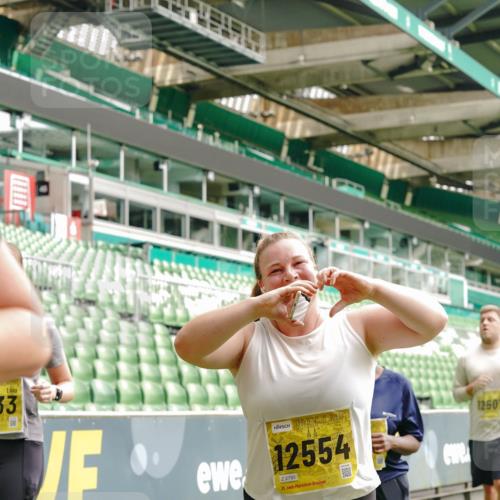 13.09.2026 - 21. swb-Marathon Bremen Michael Burmester http://msf.ph/oto/10416700 13.09.2026 10:42:20 Laufen im Stadion 10002, 10148, 10155, 10163, 10247, 10303, 10313, 10330, 10361, 10362, 10395, 10396, 10399, 10414, 10419, 10422, 10461, 10462, 10483, 10490, 10491, 10519, 10527, 10546, 10547, 10557, 10572, 10586, 10644, 10665, 10705, 10706, 10719, 10722, 10752, 10766, 10768, 10773, 10776, 10784, 10804, 10805, 10854, 10859, 10880, 10889, 10909, 10963, 10977, 11026, 11027, 11041, 11043, 11048, 11078, 11084, 11085, 11090, 11097, 11098, 11140, 11173, 11192, 11274 meine-sportfotos.de