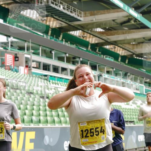 13.09.2026 - 21. swb-Marathon Bremen Michael Burmester http://msf.ph/oto/10416707 13.09.2026 10:42:20 Laufen im Stadion 10002, 10148, 10155, 10163, 10247, 10303, 10313, 10330, 10361, 10362, 10395, 10396, 10399, 10414, 10419, 10422, 10461, 10462, 10483, 10490, 10491, 10519, 10527, 10546, 10547, 10557, 10572, 10586, 10644, 10665, 10705, 10706, 10719, 10722, 10752, 10766, 10768, 10773, 10776, 10784, 10804, 10805, 10854, 10859, 10880, 10889, 10909, 10963, 10977, 11026, 11027, 11041, 11043, 11048, 11078, 11084, 11085, 11090, 11097, 11098, 11140, 11173, 11192, 11274 meine-sportfotos.de