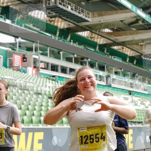 13.09.2026 - 21. swb-Marathon Bremen Michael Burmester http://msf.ph/oto/10416721 13.09.2026 10:42:20 Laufen im Stadion 10002, 10148, 10155, 10163, 10247, 10303, 10313, 10330, 10361, 10362, 10395, 10396, 10399, 10414, 10419, 10422, 10461, 10462, 10483, 10490, 10491, 10519, 10527, 10546, 10547, 10557, 10572, 10586, 10644, 10665, 10705, 10706, 10719, 10722, 10752, 10766, 10768, 10773, 10776, 10784, 10804, 10805, 10854, 10859, 10880, 10889, 10909, 10963, 10977, 11026, 11027, 11041, 11043, 11048, 11078, 11084, 11085, 11090, 11097, 11098, 11140, 11173, 11192, 11274 meine-sportfotos.de