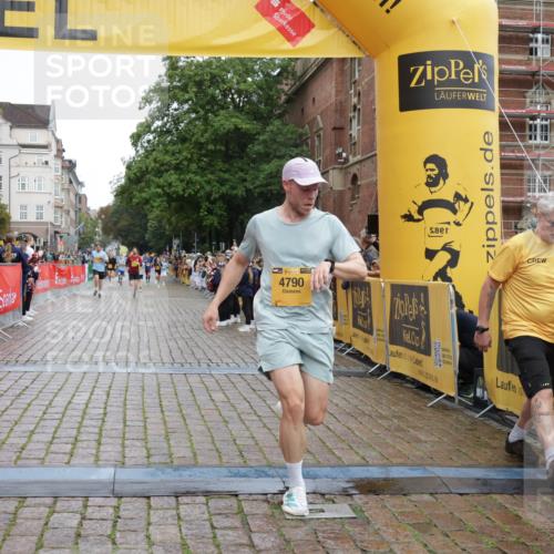13.09.2026 - Kiel Lauf Yannick Fuchs http://msf.ph/oto/10416737 13.09.2026 09:37:49 Ziel 2057, 2221, 2638, 2720, 4252, 4790, 9518, 10690, 2417, 3174, 3481, 4737, 5837, 7050, 7827, 8658, 8661, 9696, 10220, 10656, 10778, 12416, 235, 836, 2408, 2854, 4089, 5242, 5534, 5930, 7459, 7723, 8702, 10444, 12613, 999, 3174 meine-sportfotos.de