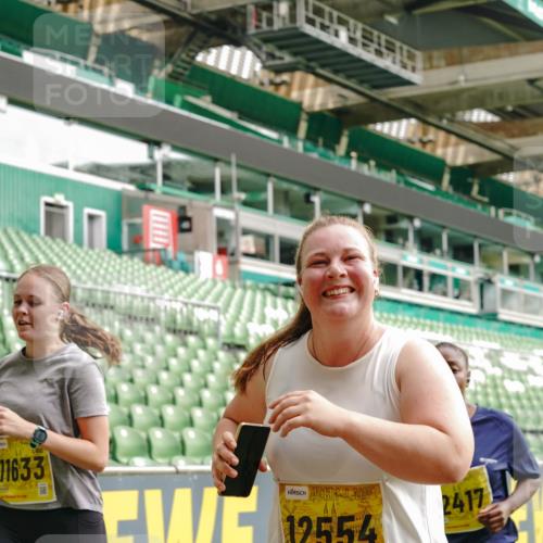 13.09.2026 - 21. swb-Marathon Bremen Michael Burmester http://msf.ph/oto/10416747 13.09.2026 10:42:20 Laufen im Stadion 10002, 10148, 10155, 10163, 10247, 10303, 10313, 10330, 10361, 10362, 10395, 10396, 10399, 10414, 10419, 10422, 10461, 10462, 10483, 10490, 10491, 10519, 10527, 10546, 10547, 10557, 10572, 10586, 10644, 10665, 10705, 10706, 10719, 10722, 10752, 10766, 10768, 10773, 10776, 10784, 10804, 10805, 10854, 10859, 10880, 10889, 10909, 10963, 10977, 11026, 11027, 11041, 11043, 11048, 11078, 11084, 11085, 11090, 11097, 11098, 11140, 11173, 11192, 11274 meine-sportfotos.de