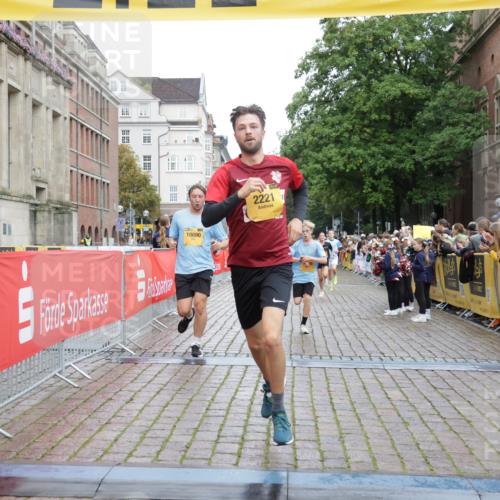 13.09.2026 - Kiel Lauf Yannick Fuchs http://msf.ph/oto/10416772 13.09.2026 09:37:54 Ziel 2057, 2221, 2638, 2854, 4089, 4790, 7723, 8702, 10444, 10690, 2057, 2417, 2720, 4252, 4737, 5837, 7050, 7827, 8661, 9518, 9696, 10220, 10656, 10778, 12416, 152, 235, 836, 1487, 2408, 5242, 5534, 5930, 6277, 7459, 12613, 999, 3174, 3481, 4737, 8658, 9696 meine-sportfotos.de
