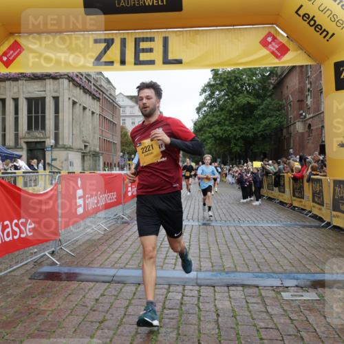 13.09.2026 - Kiel Lauf Yannick Fuchs http://msf.ph/oto/10416792 13.09.2026 09:37:55 Ziel 2221, 2638, 2854, 4089, 4790, 7723, 8702, 10444, 10690, 2057, 2417, 2720, 4252, 4737, 5837, 7050, 7827, 8661, 9518, 9696, 10220, 10656, 10778, 12416, 152, 235, 836, 1487, 2408, 5242, 5534, 5930, 6277, 7459, 12613, 999, 3174, 3481, 4737, 8658, 9696 meine-sportfotos.de