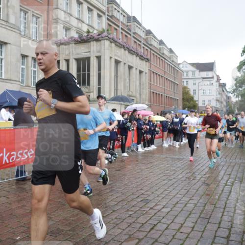 13.09.2026 - Kiel Lauf Yannick Fuchs http://msf.ph/oto/10416804 13.09.2026 10:48:40 Ziel 147, 170, 376, 418, 472, 1930, 2011, 2956, 3031, 3613, 3631, 3773, 3845, 4201, 4510, 5246, 5655, 5841, 6039, 7313, 7354, 7435, 7724, 8305, 8706, 9353, 9500, 9574, 12588, 12689, 199, 473, 854, 960, 1161, 1322, 1564, 1595, 1644, 1763, 1818, 2001, 2042, 2097, 2253, 2649, 2712, 3272, 3402, 3738, 4511, 4553, 4720, 4736, 4753, 4896, 5116, 5447, 5546, 6000, 6760, 7212, 7326, 8553, 8737, 9972, 10234, 10265, 10672, 11005, 11349, 11383, 439, 727, 3012, 3014, 10933 meine-sportfotos.de