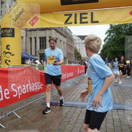 13.09.2026 - Kiel Lauf Yannick Fuchs http://msf.ph/oto/10416814 13.09.2026 09:37:57 Ziel 2221, 2638, 2854, 4089, 5930, 7723, 8702, 10444, 10690, 2057, 2417, 2720, 4252, 4790, 5837, 7050, 7827, 8661, 9518, 10220, 10656, 10778, 12416, 152, 235, 836, 1487, 2408, 5242, 5534, 6277, 7459, 12613, 2417, 3174, 3481, 4737, 8658, 9696 meine-sportfotos.de