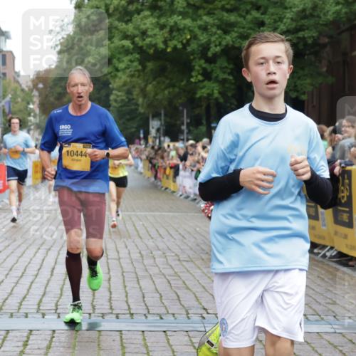 13.09.2026 - Kiel Lauf Yannick Fuchs http://msf.ph/oto/10416826 13.09.2026 09:37:59 Ziel 836, 2221, 2408, 2638, 2854, 4089, 5534, 5930, 7723, 8702, 10444, 10690, 2057, 2417, 2720, 4252, 4790, 5837, 7050, 7827, 8661, 9518, 10220, 10656, 10778, 12416, 152, 235, 1487, 2903, 5242, 6277, 7459, 12613, 2417, 3481, 4737, 5837, 8658, 9696, 12416 meine-sportfotos.de
