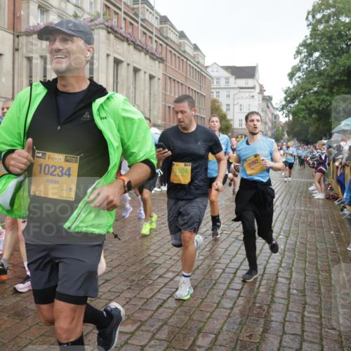 13.09.2026 - Kiel Lauf Yannick Fuchs http://msf.ph/oto/10416866 13.09.2026 10:48:46 Ziel 147, 170, 376, 418, 439, 472, 727, 1455, 1930, 2383, 3158, 3613, 3631, 3845, 3916, 4201, 4510, 5074, 5246, 5841, 6039, 6046, 6087, 6623, 7354, 8305, 8342, 8345, 8570, 8706, 9353, 9500, 9574, 10190, 10546, 11879, 12588, 12689, 199, 376, 472, 473, 854, 1161, 1322, 1564, 1644, 1763, 1818, 2001, 2011, 2042, 2097, 2253, 2649, 2956, 3031, 3272, 3402, 3738, 3773, 4511, 4553, 4736, 4753, 5116, 5447, 5546, 5655, 6000, 7326, 8553, 9972, 10234, 10265, 10672, 11005, 11349, 11383, 10933 meine-sportfotos.de
