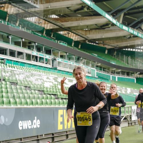 13.09.2026 - 21. swb-Marathon Bremen Michael Burmester http://msf.ph/oto/10416871 13.09.2026 10:42:23 Laufen im Stadion 10002, 10148, 10155, 10163, 10247, 10303, 10313, 10330, 10361, 10362, 10395, 10396, 10399, 10414, 10419, 10422, 10461, 10462, 10483, 10490, 10491, 10519, 10527, 10546, 10547, 10557, 10572, 10586, 10644, 10665, 10705, 10706, 10719, 10722, 10752, 10766, 10768, 10773, 10776, 10784, 10804, 10805, 10854, 10859, 10880, 10889, 10909, 10963, 10977, 11026, 11027, 11041, 11043, 11048, 11078, 11084, 11085, 11090, 11097, 11098, 11140, 11173, 11192, 11274 meine-sportfotos.de