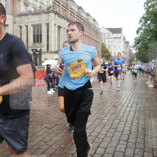 13.09.2026 - Kiel Lauf Yannick Fuchs http://msf.ph/oto/10416882 13.09.2026 10:48:47 Ziel 147, 170, 418, 439, 727, 1455, 1930, 2383, 3158, 3613, 3631, 3845, 3916, 4201, 4510, 5074, 5246, 5841, 6039, 6046, 6087, 6623, 7354, 8342, 8345, 8570, 8706, 8891, 9353, 9500, 9574, 10190, 10546, 11879, 12588, 12689, 147, 170, 199, 376, 472, 473, 854, 1161, 1322, 1564, 1763, 1818, 2001, 2011, 2042, 2097, 2253, 2649, 2956, 3031, 3272, 3402, 3738, 3773, 4511, 4736, 4753, 5116, 5447, 5546, 5655, 6000, 7326, 8553, 9972, 10234, 10265, 11005, 11349, 11383, 10933 meine-sportfotos.de