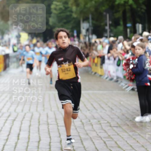13.09.2026 - Kiel Lauf Yannick Fuchs http://msf.ph/oto/10416955 13.09.2026 09:38:10 Ziel 152, 235, 836, 1487, 2408, 5242, 5534, 5930, 6277, 7459, 12613, 2057, 2221, 2638, 2720, 2854, 4089, 4252, 4790, 7723, 8702, 9518, 10444, 10656, 10690, 1806, 1946, 2480, 2903, 3315, 3344, 4043, 9825, 11351, 7050, 7827, 8661, 10220, 10656, 10778 meine-sportfotos.de