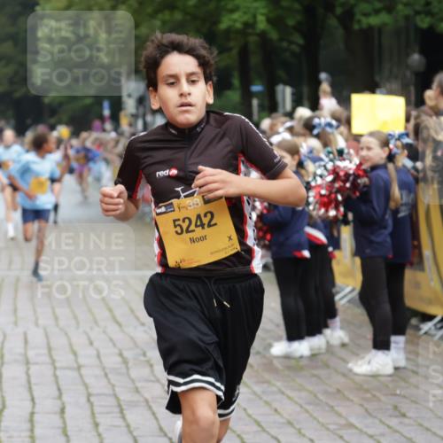 13.09.2026 - Kiel Lauf Yannick Fuchs http://msf.ph/oto/10416977 13.09.2026 09:38:11 Ziel 152, 235, 836, 1487, 2408, 5242, 5534, 5930, 6277, 7459, 12613, 2057, 2221, 2638, 2720, 2854, 4089, 4252, 4790, 5930, 7723, 8702, 9518, 10444, 10690, 1806, 1946, 2480, 2903, 3315, 3344, 4043, 9825, 11351, 7050, 7827, 10220, 10656, 10778 meine-sportfotos.de