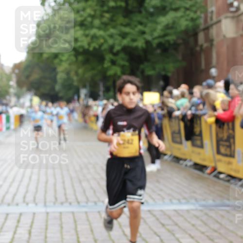 13.09.2026 - Kiel Lauf Yannick Fuchs http://msf.ph/oto/10416995 13.09.2026 09:38:11 Ziel 152, 235, 836, 1487, 2408, 5242, 5534, 5930, 6277, 7459, 12613, 2057, 2221, 2638, 2720, 2854, 4089, 4252, 4790, 5930, 7723, 8702, 9518, 10444, 10690, 1806, 1946, 2480, 2903, 3315, 3344, 4043, 9825, 11351, 7050, 7827, 10220, 10656, 10778 meine-sportfotos.de