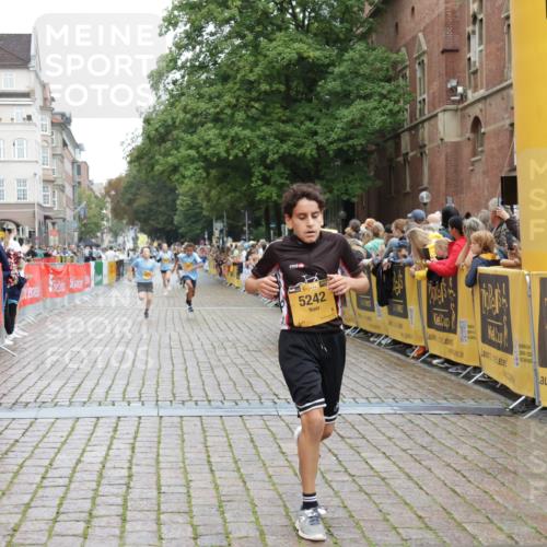 13.09.2026 - Kiel Lauf Yannick Fuchs http://msf.ph/oto/10417007 13.09.2026 09:38:12 Ziel 152, 235, 836, 1487, 2408, 5242, 5534, 6277, 7459, 12613, 2057, 2221, 2638, 2720, 2854, 4089, 4252, 4790, 5930, 7723, 8702, 9518, 10444, 10690, 1806, 1946, 2480, 2903, 3315, 3344, 4043, 9825, 11351, 2720, 7827, 10220, 10656, 10778 meine-sportfotos.de