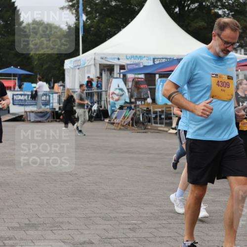 13.09.2026 - Kiel Lauf Andreas Tolksdorf http://msf.ph/oto/10417062 13.09.2026 10:07:45 Kiellinie 1138, 4309, 10628, 241 meine-sportfotos.de