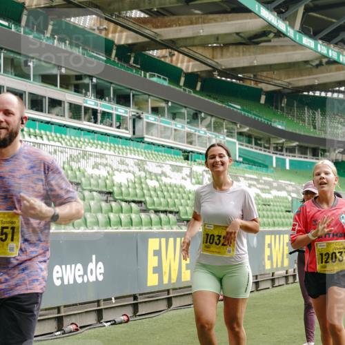 13.09.2026 - 21. swb-Marathon Bremen Michael Burmester http://msf.ph/oto/10417082 13.09.2026 10:42:29 Laufen im Stadion 10002, 10148, 10163, 10247, 10303, 10330, 10361, 10362, 10395, 10396, 10399, 10414, 10419, 10422, 10461, 10462, 10474, 10490, 10491, 10519, 10527, 10546, 10547, 10557, 10572, 10644, 10665, 10705, 10706, 10719, 10722, 10752, 10768, 10773, 10776, 10784, 10804, 10805, 10854, 10859, 10880, 10889, 10909, 10963, 10977, 11026, 11027, 11041, 11043, 11048, 11078, 11084, 11085, 11090, 11097, 11098, 11140, 11173, 11192, 11274 meine-sportfotos.de