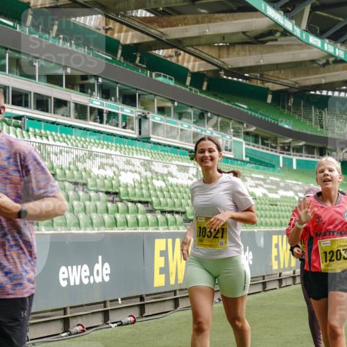 13.09.2026 - 21. swb-Marathon Bremen Michael Burmester http://msf.ph/oto/10417094 13.09.2026 10:42:29 Laufen im Stadion 10002, 10148, 10163, 10247, 10303, 10330, 10361, 10362, 10395, 10396, 10399, 10414, 10419, 10422, 10461, 10462, 10474, 10490, 10491, 10519, 10527, 10546, 10547, 10557, 10572, 10644, 10665, 10705, 10706, 10719, 10722, 10752, 10768, 10773, 10776, 10784, 10804, 10805, 10854, 10859, 10880, 10889, 10909, 10963, 10977, 11026, 11027, 11041, 11043, 11048, 11078, 11084, 11085, 11090, 11097, 11098, 11140, 11173, 11192, 11274 meine-sportfotos.de