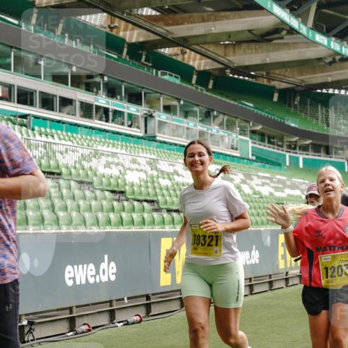 13.09.2026 - 21. swb-Marathon Bremen Michael Burmester http://msf.ph/oto/10417107 13.09.2026 10:42:29 Laufen im Stadion 10002, 10148, 10163, 10247, 10303, 10330, 10361, 10362, 10395, 10396, 10399, 10414, 10419, 10422, 10461, 10462, 10474, 10490, 10491, 10519, 10527, 10546, 10547, 10557, 10572, 10644, 10665, 10705, 10706, 10719, 10722, 10752, 10768, 10773, 10776, 10784, 10804, 10805, 10854, 10859, 10880, 10889, 10909, 10963, 10977, 11026, 11027, 11041, 11043, 11048, 11078, 11084, 11085, 11090, 11097, 11098, 11140, 11173, 11192, 11274 meine-sportfotos.de
