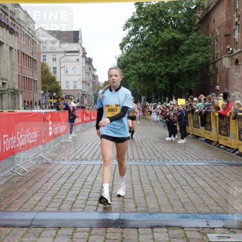 13.09.2026 - Kiel Lauf Yannick Fuchs http://msf.ph/oto/10417125 13.09.2026 09:38:21 Ziel 152, 1487, 1946, 2480, 2903, 3315, 3344, 6277, 11351, 235, 836, 1487, 2221, 2408, 2638, 2854, 4089, 4790, 5242, 5534, 5930, 7459, 7723, 8702, 10444, 10690, 12613, 1806, 3814, 4043, 4518, 4975, 6989, 8482, 9825, 2057, 2720, 4252, 4790, 9518 meine-sportfotos.de